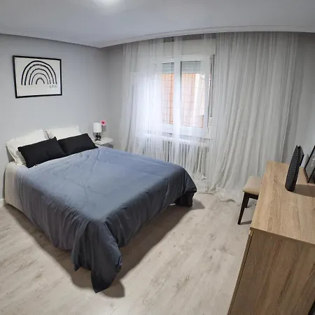 アパート Bonito Piso Villafria オビエド